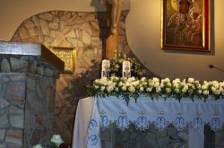 dekoracja ślubna kościoła